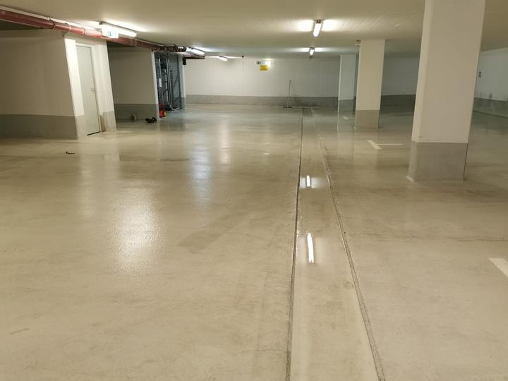 Frisch gereinigte Tiefgarage